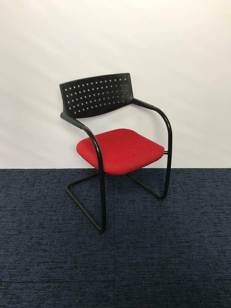 3 x Vitra Visavis design stoel, rood/zwart, Huis en Inrichting, Stoelen, Gebruikt, Drie, Stof, Rood, Ophalen