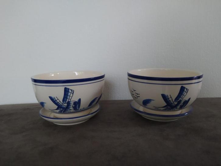 Twee vintage bloempotten Delfts blauw met onderbord, Antiek en Kunst, Antiek | Keramiek en Aardewerk, Ophalen of Verzenden