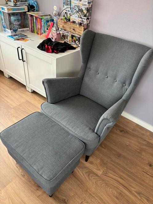 Ikea strandmon fauteuil met Nordvalla voetenbank, Huis en Inrichting, Fauteuils, Zo goed als nieuw, Stof, 75 tot 100 cm, 75 tot 100 cm