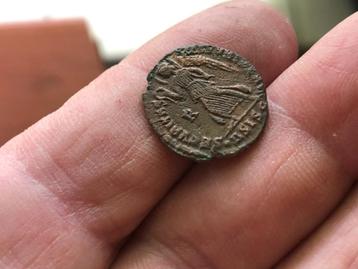 TOP: Romeinse munt bodemvondst VALENTINIANUS met VICTORIA ! beschikbaar voor biedingen