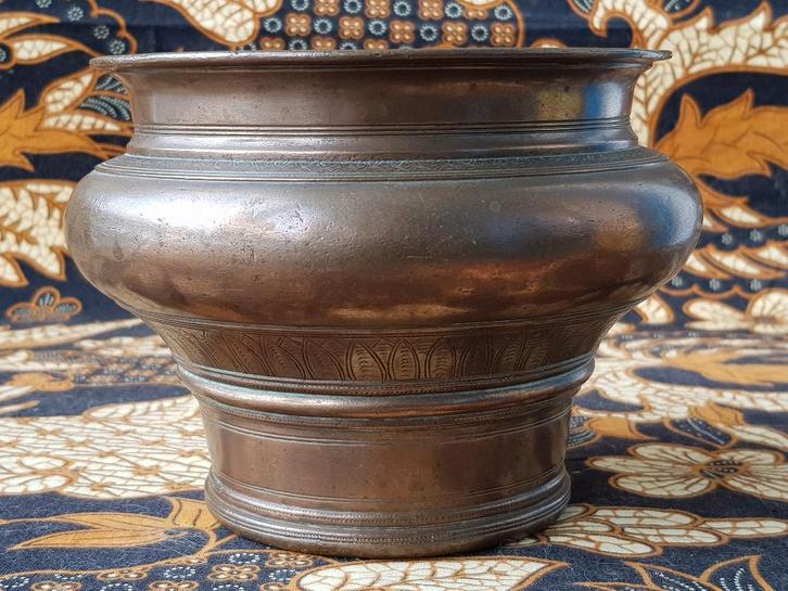 Prachtige zware antieke Oosterse pot van brons 12 cm., Antiek en Kunst, Antiek | Koper en Brons, Brons, Ophalen of Verzenden