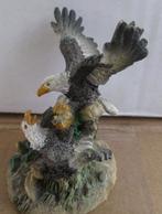 beeldje Adelaar met jong  - 6 cm, Ophalen of Verzenden, Zo goed als nieuw, Dier