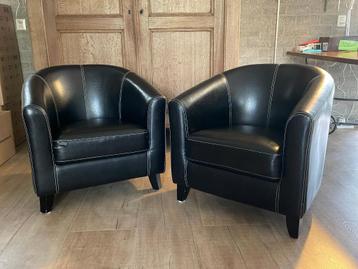 zwart leren kuipstoelen beschikbaar voor biedingen