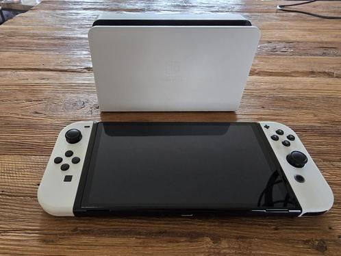 Nintendo Switch OLED – Zwart/Wit | In topstaat!, Spelcomputers en Games, Spelcomputers | Nintendo Switch, Zo goed als nieuw, Switch OLED