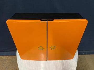 Vintage kunststof medicijnkastje/badkamerkastje oranje beschikbaar voor biedingen