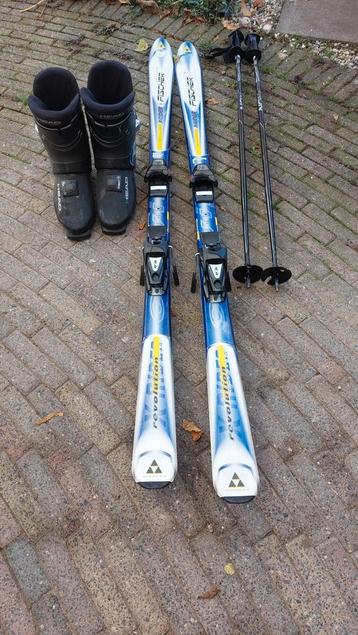 Ski set : garving ski's + stokken + schoenen  beschikbaar voor biedingen