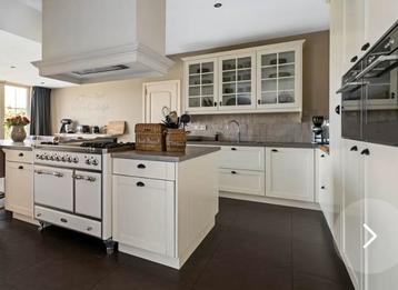Keuken landelijk met aperatuur kookeiland beschikbaar voor biedingen