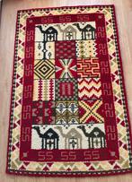 Handgeknoopt tapijt 180x120 cm met kamelen, Ophalen, Zo goed als nieuw, 150 tot 200 cm, Handgeknoopt oosters