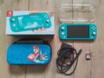 Blauwe Nintendo Switch Lite met Grinch-spel, hoes en oplader, Spelcomputers en Games, Spelcomputers | Nintendo Switch Lite, Ophalen of Verzenden