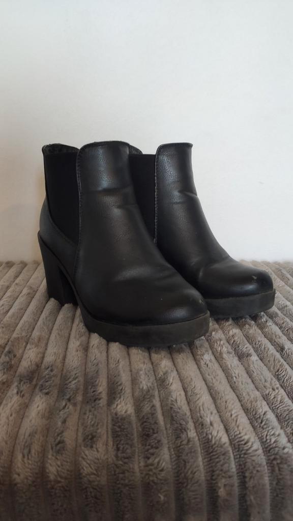 Lage enkellaarzen met hak - zwart - maat 36, Kleding | Dames, Schoenen, Gedragen, Lage of Enkellaarzen, Zwart, Ophalen of Verzenden