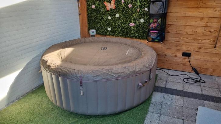 Intex spa bubble 4 persoons jacuzzi, Tuin en Terras, Bubbelbaden en Hottubs, Gebruikt, Pomp, Ophalen
