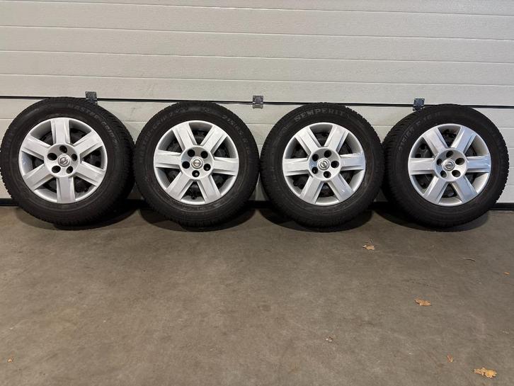 16" semperit winterbanden 5 x 114.3 nissan qashqai...., Auto-onderdelen, Banden en Velgen, Banden en Velgen, Winterbanden, 16 inch