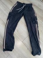 Jennyfer baggypants broek zwart zwarte s parachute cargo, Kleding | Dames, Broeken en Pantalons, Verzenden, Zwart, Zo goed als nieuw