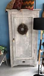 Sfeervolle oude kast, Huis en Inrichting, Kasten | Kledingkasten, Ophalen, Met plank(en), Gebruikt, Romantisch