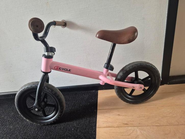 Roze 2Cycle Loopfiets, Kinderen en Baby's, Speelgoed | Buiten | Voertuigen en Loopfietsen, Gebruikt, Loopfiets, Ophalen of Verzenden