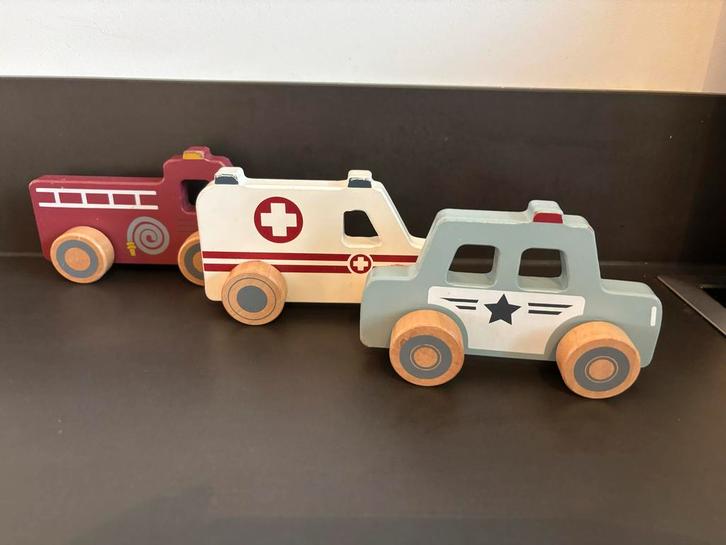 Houten Auto's - Brandweer, Ambulance, Politie, Kinderen en Baby's, Speelgoed | Houten speelgoed, Gebruikt, Duw- of Trekspeelgoed