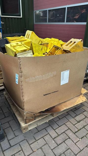 Diversen Pallet kunstof wielkeggen beschikbaar voor biedingen