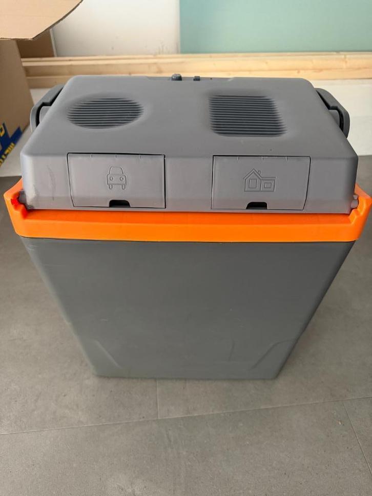 Elektrische Koelbox, met extra warmhoudfunctie, Caravans en Kamperen, Koelboxen, Zo goed als nieuw, Koelbox, Elektrisch, Ophalen