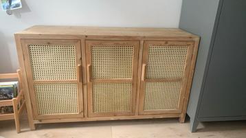 Rotan dressoir beschikbaar voor biedingen