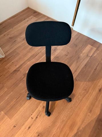 Kinderbureau stoel beschikbaar voor biedingen