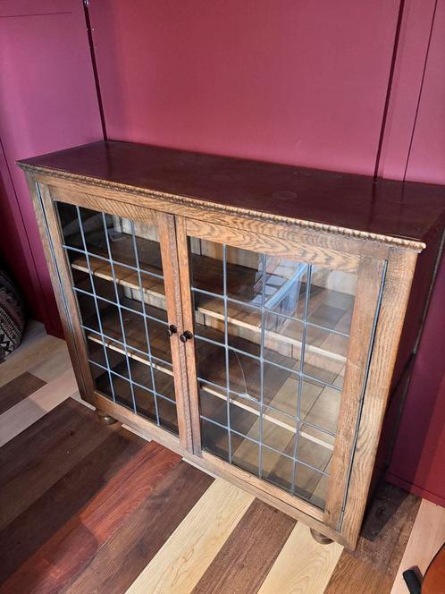 Kast met glas in lood, Huis en Inrichting, Kasten | Dressoirs, Gebruikt, 100 tot 150 cm, 25 tot 50 cm, Met deur(en), Met plank(en)