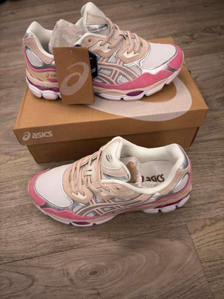 Asics Gel-NYC Sneakers - Maat 41 - Nieuw!, Kleding | Dames, Schoenen, Nieuw, Sneakers of Gympen, Beige, Verzenden