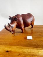 Massief Houten Neushoorn, ZuidAfrikaans Houtsnijwerk, Ophalen of Verzenden, Gebruikt, Dier