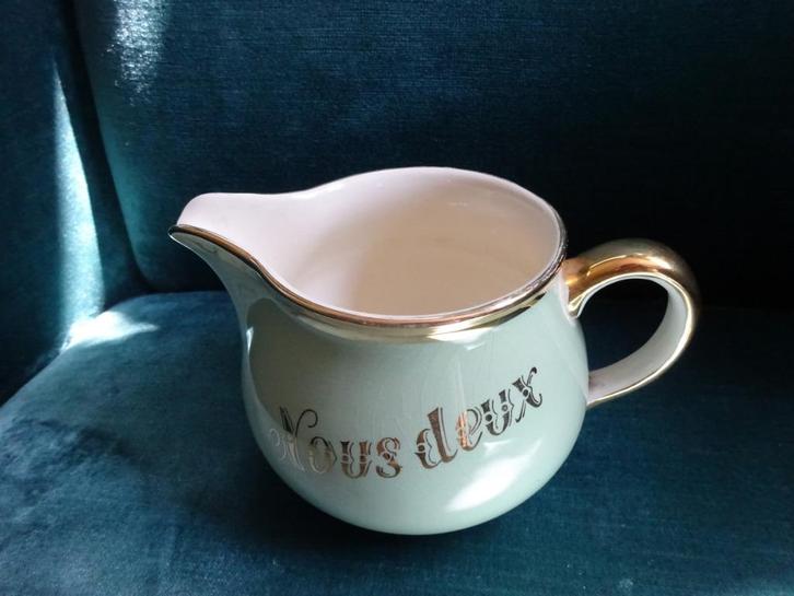 Twee Franse ' Nous Deux' melkkannetjes- 1 molen, 1 V&B, Antiek en Kunst, Antiek | Servies los, Ophalen of Verzenden