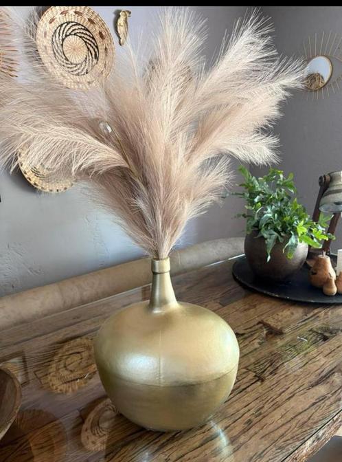 Mpoie goudkleurige vaas met pluimen ZGAN, Huis en Inrichting, Woonaccessoires | Vazen, Zo goed als nieuw, Overige kleuren, Minder dan 50 cm