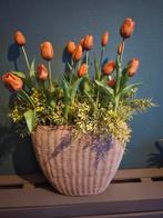 Stenen pot met kunsttakken en tulpen., Huis en Inrichting, Woonaccessoires | Kunstplanten en Kunstbloemen, Ophalen, Zo goed als nieuw