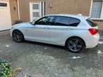 BMW 1-Serie 118i AUT - 2e Eig - keyless-open dak-stoelverw, Auto's, 65 €/maand, Wit, Origineel Nederlands, 650 kg