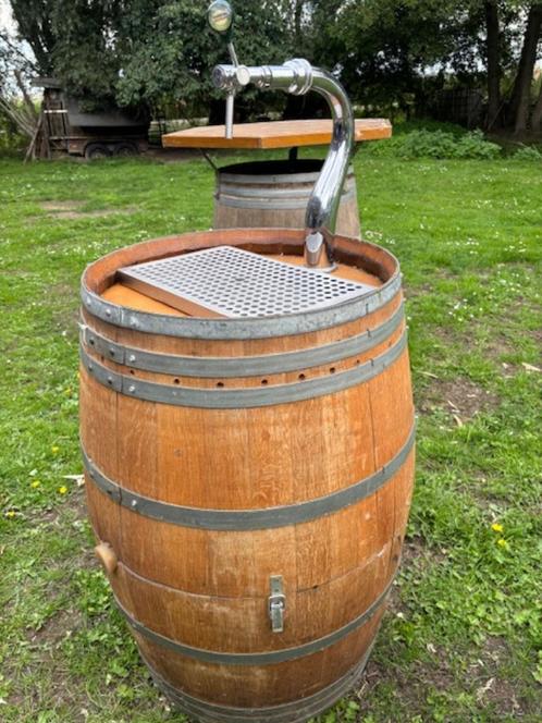 Biertap en spoelbak in wijnvat gebouwd en statafels van wijn, Diensten en Vakmensen, Restaurants en Cateraars, Cateraar, Horecabenodigdheden
