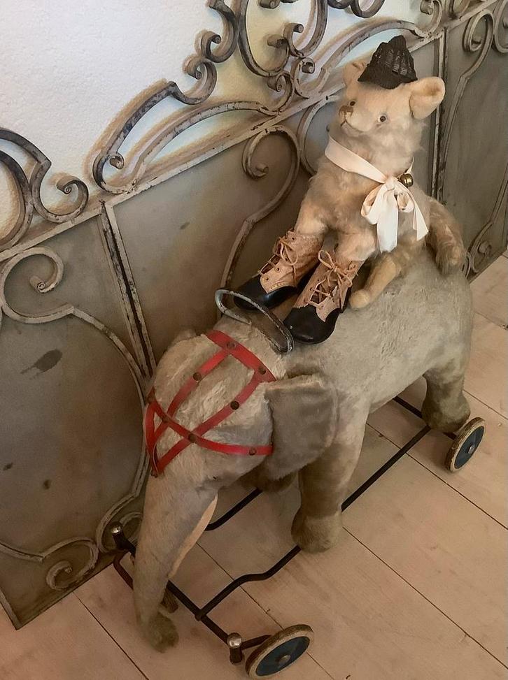Antieke olifant op wielen izgs!, Antiek en Kunst, Antiek | Speelgoed, Ophalen of Verzenden