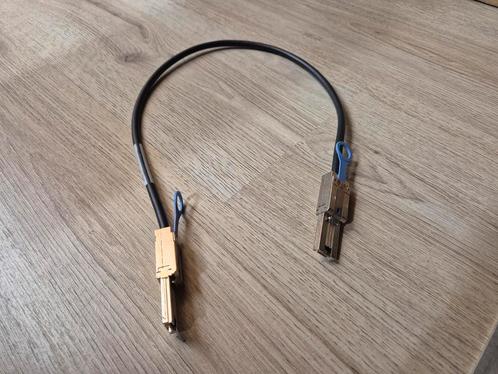 Mini-SAS SFF-8088 > Mini-SAS SFF-8088 - 70 cm, Computers en Software, Pc- en Netwerkkabels, Zo goed als nieuw, Ophalen of Verzenden