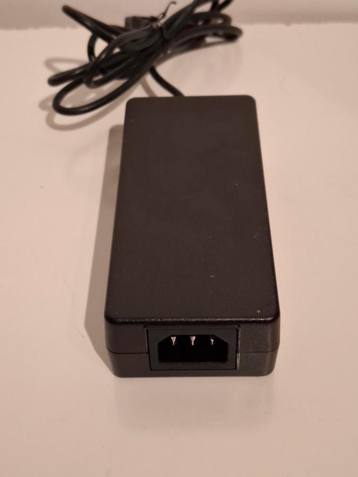 Delta Electronics ADP-66CR B  Adapter, Computers en Software, Laptop-opladers, Gebruikt, Ophalen of Verzenden
