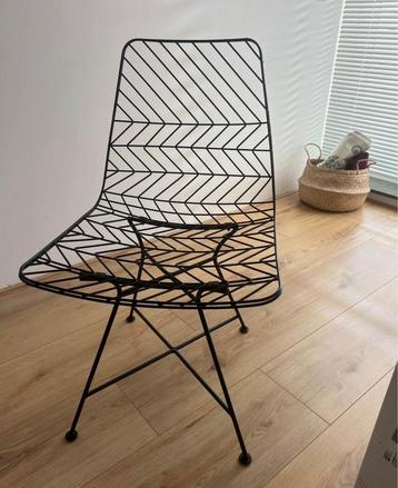 Metalen Stoel - Trendy & Stevig beschikbaar voor biedingen