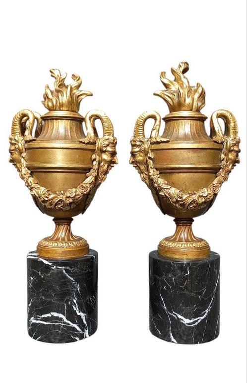 Antiek set bronzen urnen,σάτυρος/sátyros vazen op marmeren, Antiek en Kunst, Antiek | Koper en Brons, Brons, Ophalen of Verzenden