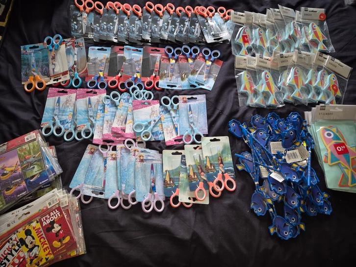 Partij kinder schrijfwaren 182 stuks 50 euro, Diversen, Rommelmarktspullen, Nieuw, Ophalen of Verzenden