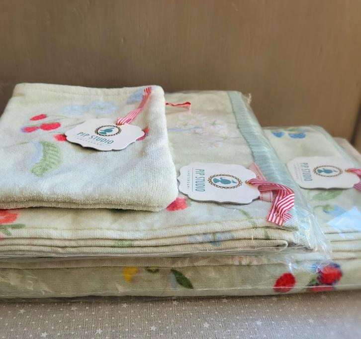 Prachtige handdoeken set van Pip Studio , kleur licht groen, Huis en Inrichting, Slaapkamer | Beddengoed, Zo goed als nieuw, Dekbedovertrek