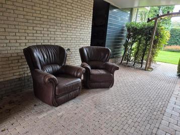 2 leren fauteuils - gratis af te halen! beschikbaar voor biedingen