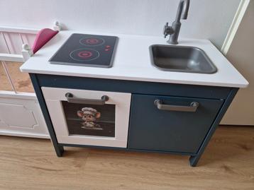 Super leuke speelkeuken.  beschikbaar voor biedingen
