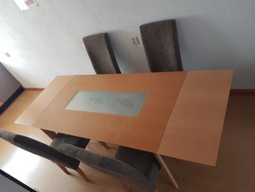 Uitschuifbare eettafel beschikbaar voor biedingen