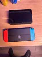 Nintendo Switch oled met Dock + 2 Games, Spelcomputers en Games, Avontuur en Actie, Gebruikt, 1 speler, Ophalen of Verzenden
