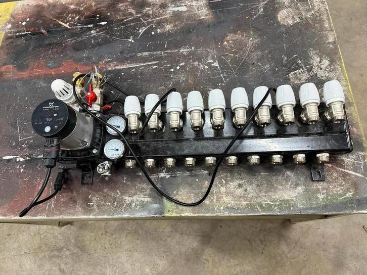 Top flow Vloerverwarming Verdeler 10 groepen Grundfos Alpha2, Doe-het-zelf en Verbouw, Verwarming en Radiatoren, Gebruikt, Overige typen