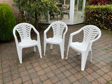 Drie stapelbare tuinstoelen van Progarden beschikbaar voor biedingen
