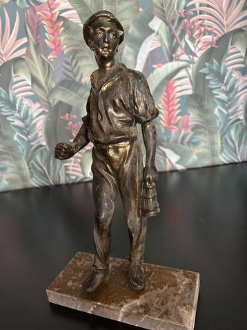 bronzen beeld van een mijnwerker beschikbaar voor biedingen