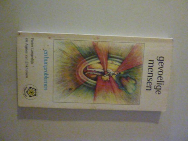 P. Langedijk ea - Gevoelige mensen en hun problemen, Boeken, Overige Boeken, Gelezen, Verzenden