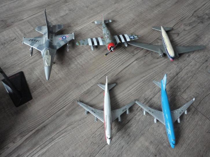 LEUKE  VLIEGTUIGEN VAN METAAL TE KOOP, Hobby en Vrije tijd, Modelbouw | Vliegtuigen en Helikopters, Gebruikt, Vliegtuig, 1:72 tot 1:144