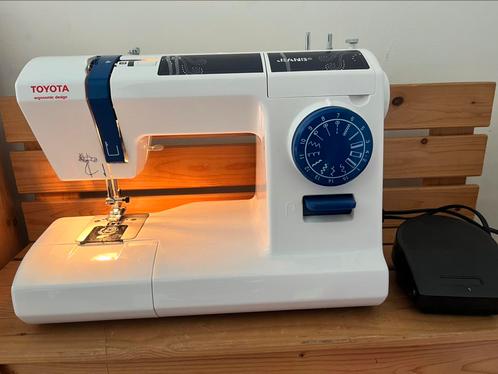 Toyota naaimachine, Hobby en Vrije tijd, Naaimachines en Toebehoren, Zo goed als nieuw, Naaimachine, Overige merken, Ophalen