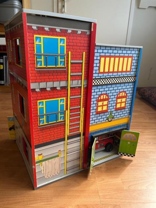 Kidkraft brandweer en politiekazerne poppenhuis, Kinderen en Baby's, Speelgoed | Poppenhuizen, Zo goed als nieuw, Poppenhuis, Ophalen